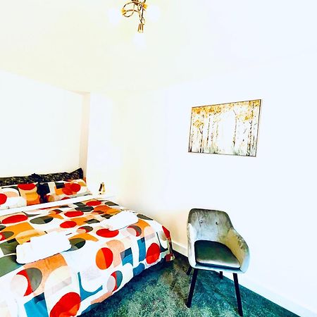 Modern Townhouse, Sleeps 4 With Parking Apartment Wakefield Exterior foto