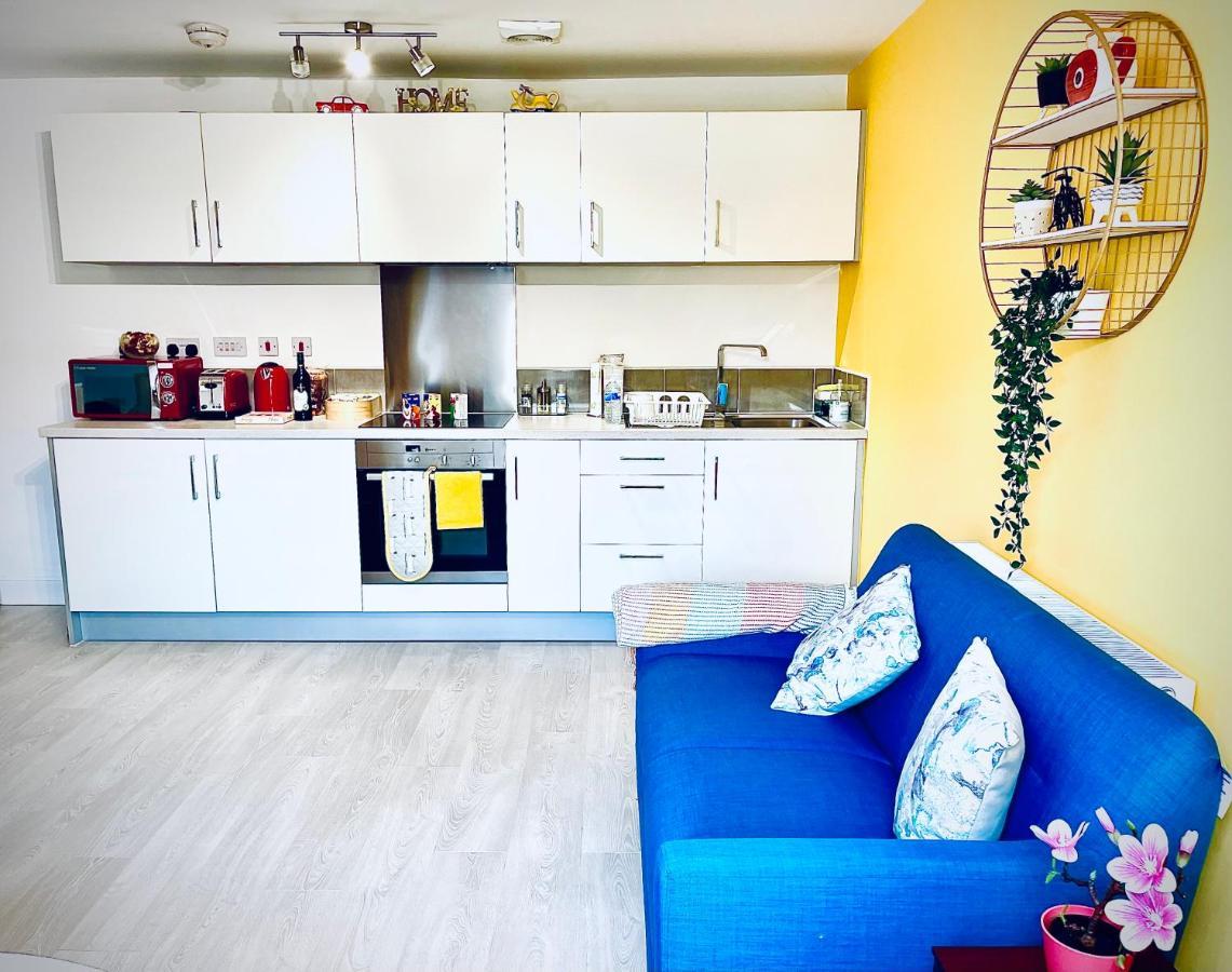 Modern Townhouse, Sleeps 4 With Parking Apartment Wakefield Exterior foto