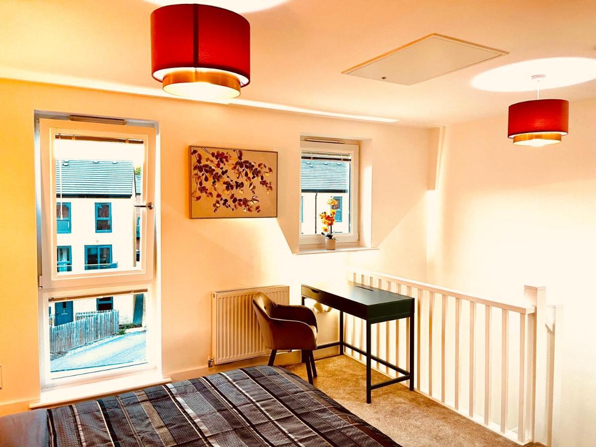 Modern Townhouse, Sleeps 4 With Parking Apartment Wakefield Exterior foto