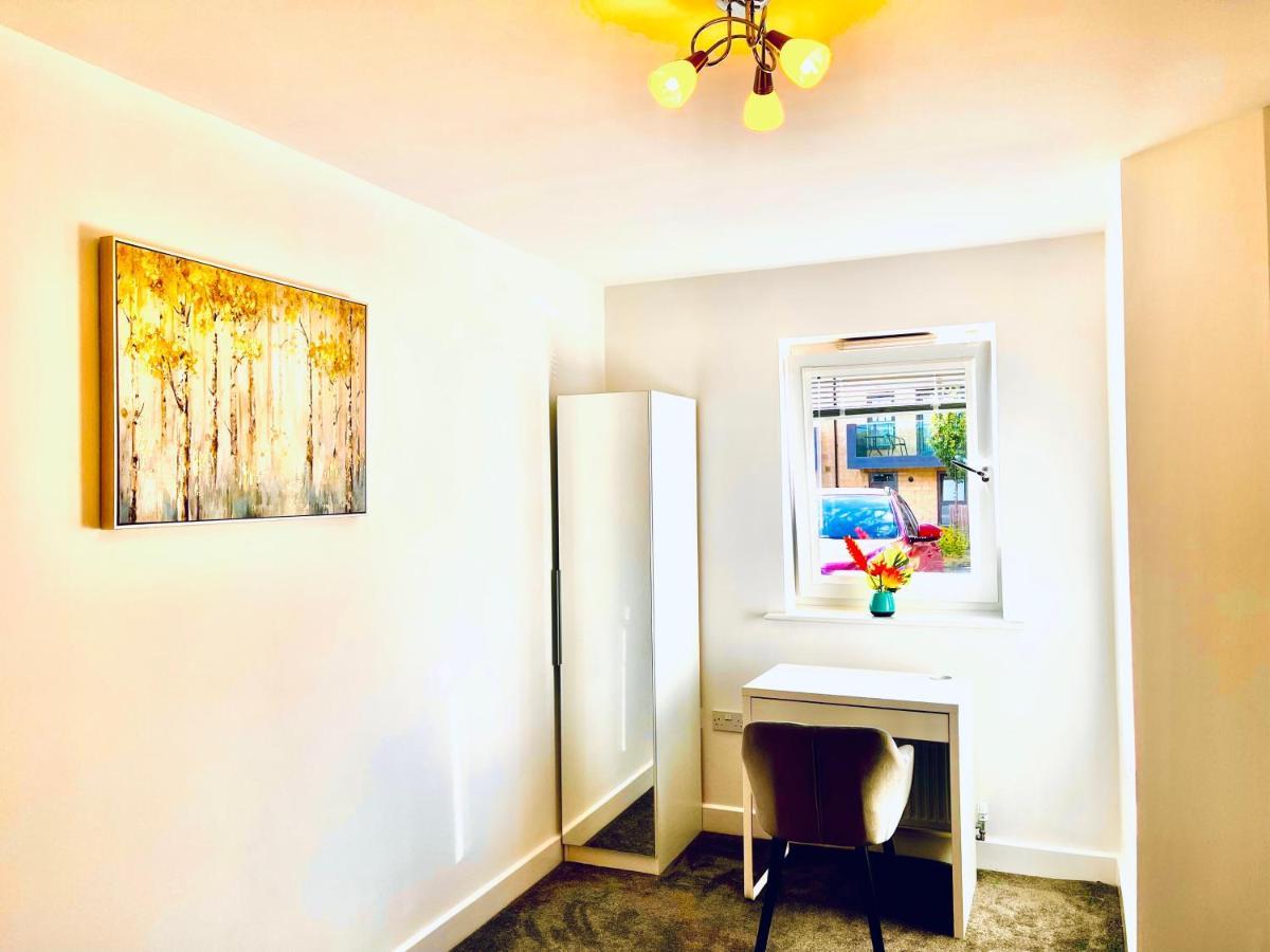 Modern Townhouse, Sleeps 4 With Parking Apartment Wakefield Exterior foto