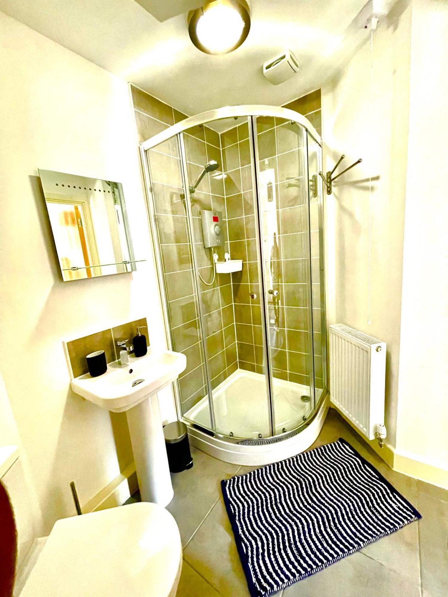 Modern Townhouse, Sleeps 4 With Parking Apartment Wakefield Exterior foto