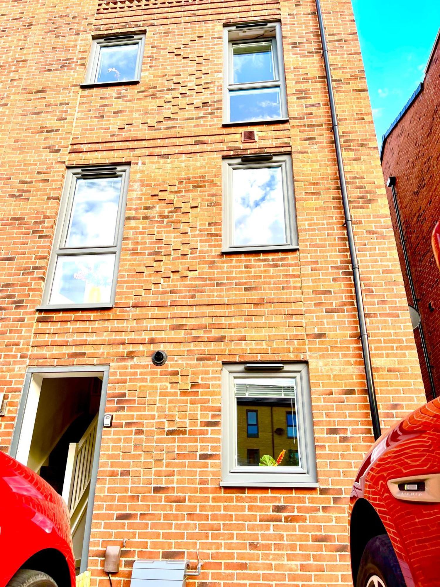 Modern Townhouse, Sleeps 4 With Parking Apartment Wakefield Exterior foto